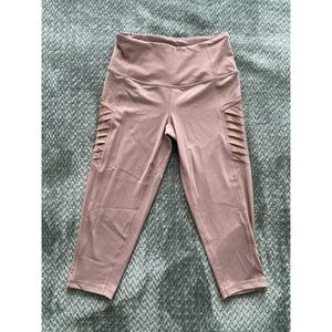 Victoria Sport Knockout Cropped Leggings